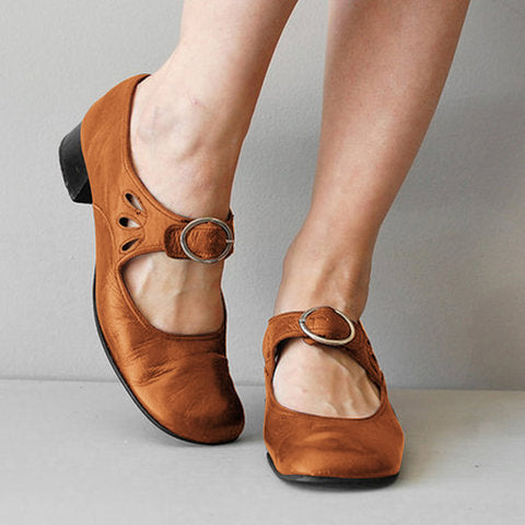 Retro French Low-heeled Buckled Pumps